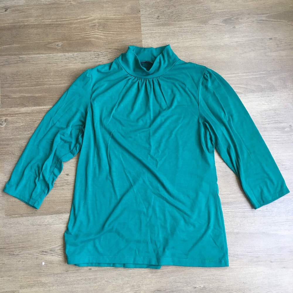 Holiday green turtleneck w/ 3/4 sleeve